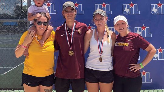 DSHS tennis duo qualifies for state
