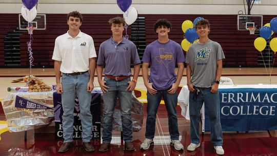 Four DSHS athletes sign letters of intent for college