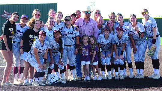 Softball team swings into spring break with busy week