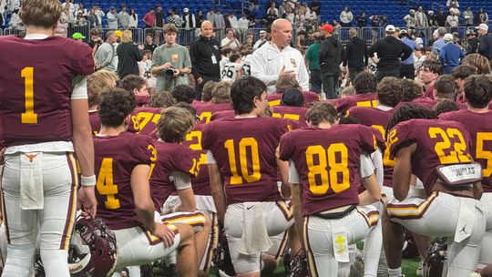 PHOTO BY COLTON MCWILLIAMS Head Coach Galen Zimmerman addresses the team following the Tigers loss to Austin Vandegrift on Saturday. Drippings Springs finishes the season at 12-2.