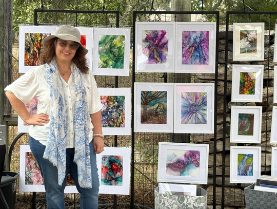 Jennifer Friedman has a broad array of creative interests and is currently focusing on alcohol inks.