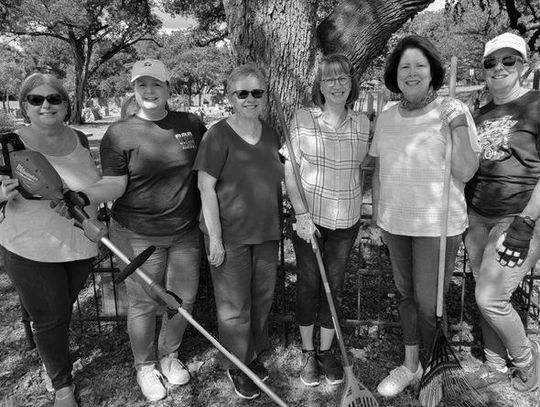 Dripping Springs DAR chapter holds day of service