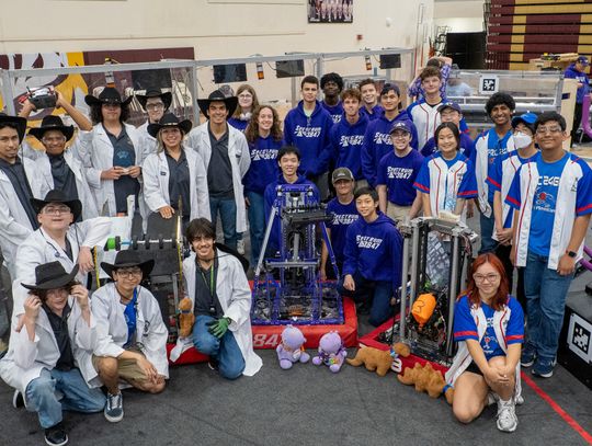 DSHS hosts off-season robotics competition