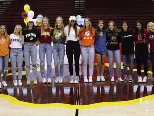 DSHS student athletes sign letters of intent