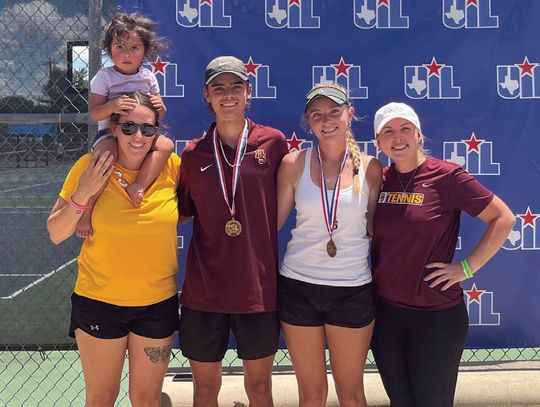 DSHS tennis duo qualifies for state