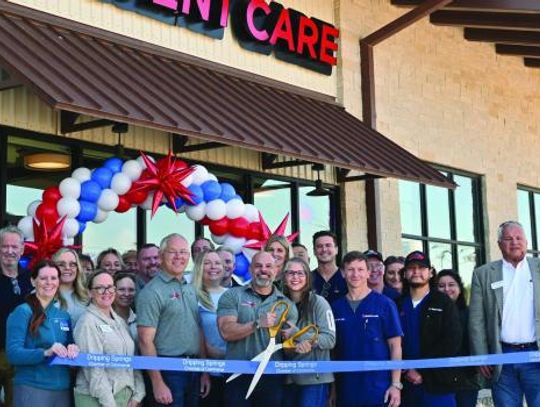 Fast Aid Urgent Care cuts the ribbon