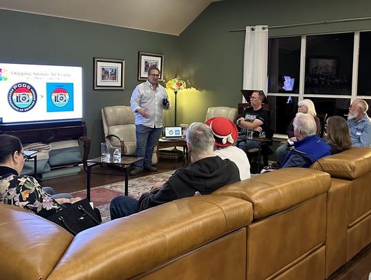 PHOTO BY JENNIFER FRIEDMAN Steve Friedman, president of the Dripping Springs Art League (DSAL), talks with photographers about creating a new photography club as part of DSAL.