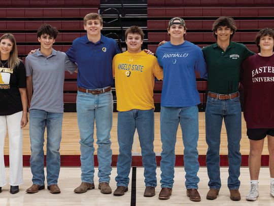 Nine DSHS students sign letters of intent for collegiate athletics