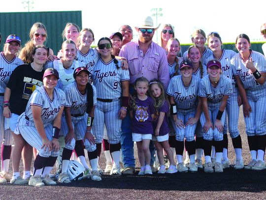 Softball team swings into spring break with busy week