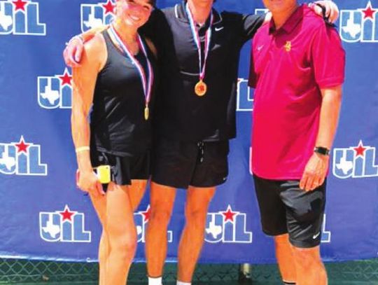 Tennis duo wins regionals, heads to state