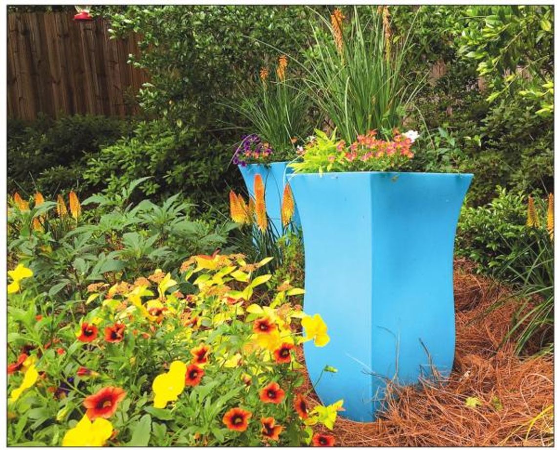 Aqua Blue Pots on a Hill: The ‘Peace de Resistance’