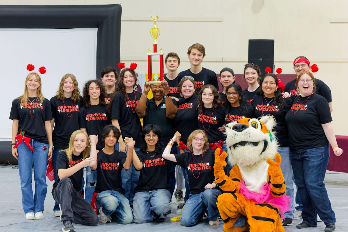 PHOTO BY LAURIE ANDERSON Teams compete in the Dripping Springs High School gym.