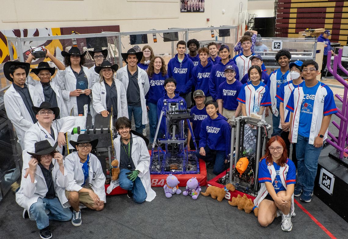 DSHS hosts off-season robotics competition