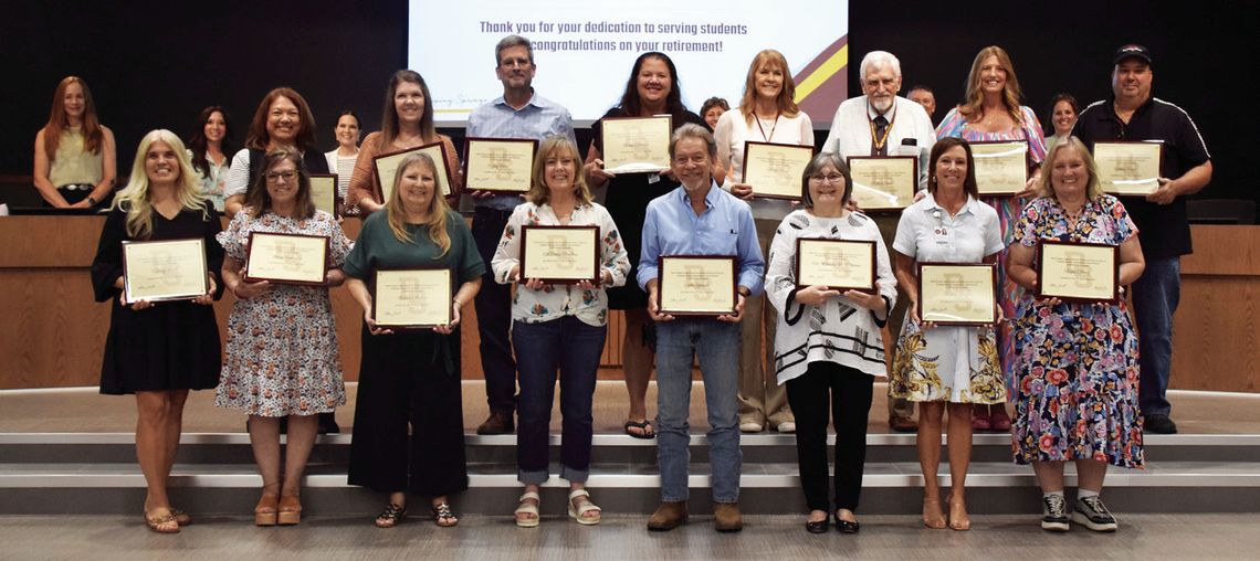 DSISD swears in trustees, honors retirees