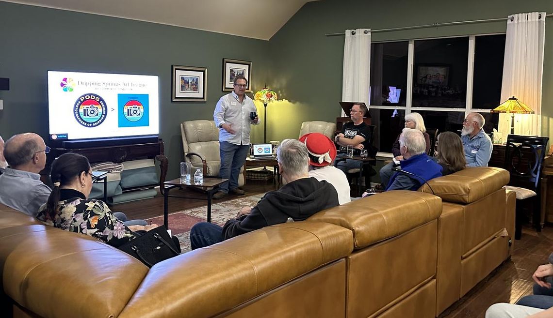 PHOTO BY JENNIFER FRIEDMAN Steve Friedman, president of the Dripping Springs Art League (DSAL), talks with photographers about creating a new photography club as part of DSAL.