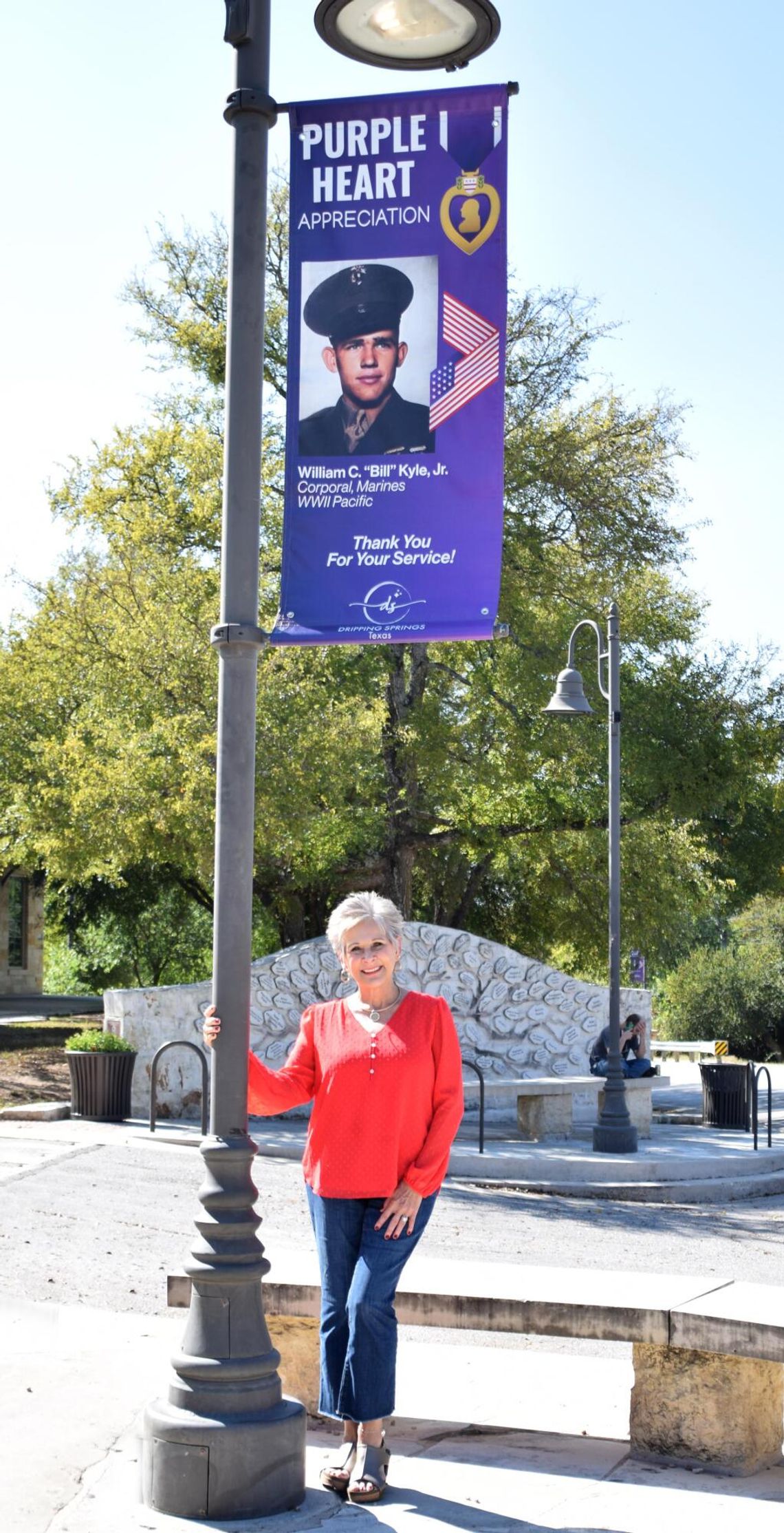 PHOTO BY LAURIE ANDERSON Mary Margaret Kyle Dement gets a first look at her dad’s banner, which hangs outside Hudson’s on Mercer.
