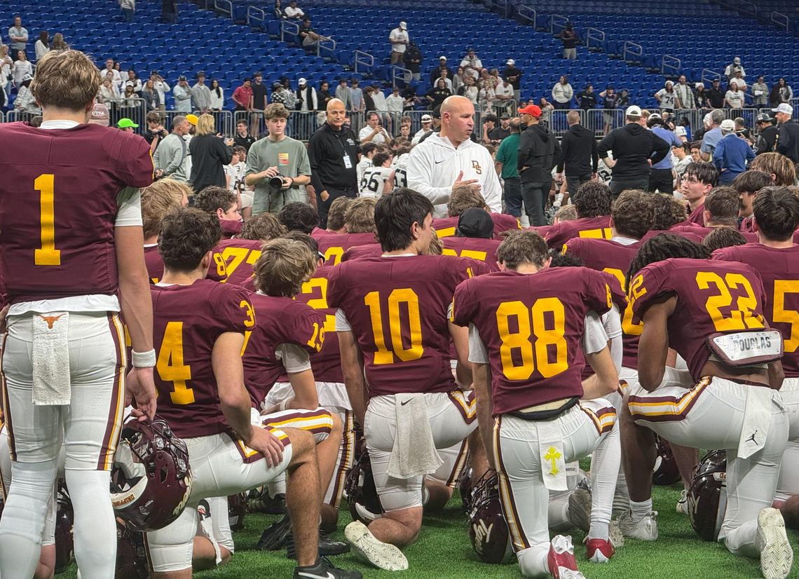 Tigers stopped at regionals by Vipers, 27-20 PHOTO BY COLTON MCWILLIAMS Head Coach Galen Zimmerman addresses the team following the Tigers loss to Austin Vandegrift on Saturday. Drippings Springs finishes the season at 12-2.