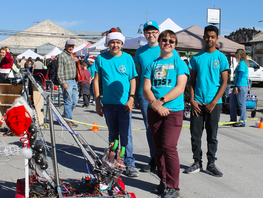 DS 4-H PHOTOGRAPHY CLUB RECORDS CHRISTMAS ON MERCER