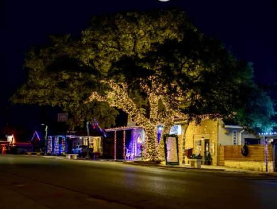 The moon over Mercer Street.