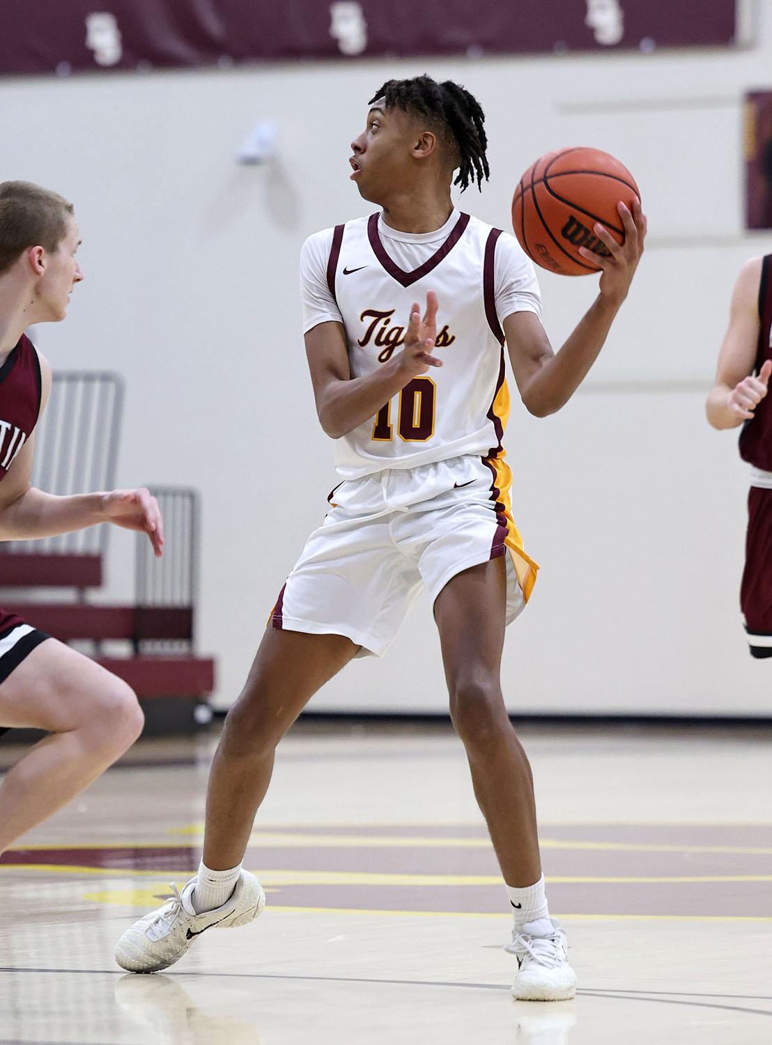 PHOTO BY VINCE CURLETTA A'myron Hurst (#10) looks for an open teammate in Tue...
