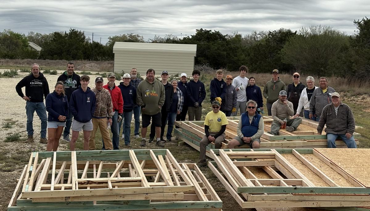 PHOTOS BY CHRIS KELKER-NEWLAN Volunteers constructed the walls for Melody Sn...