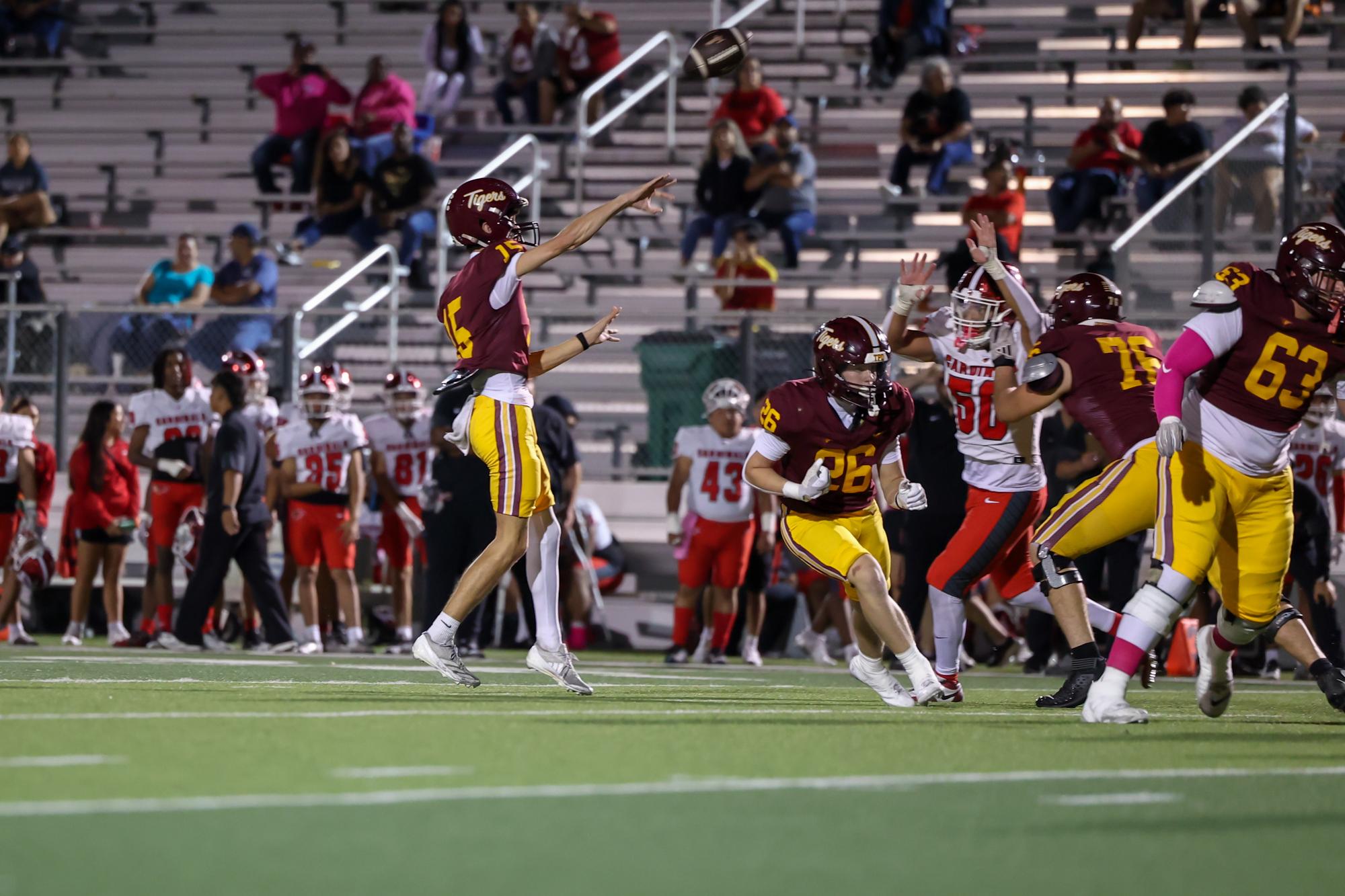 PHOTO BY CORTNI REID Logan Keim makes a pass.