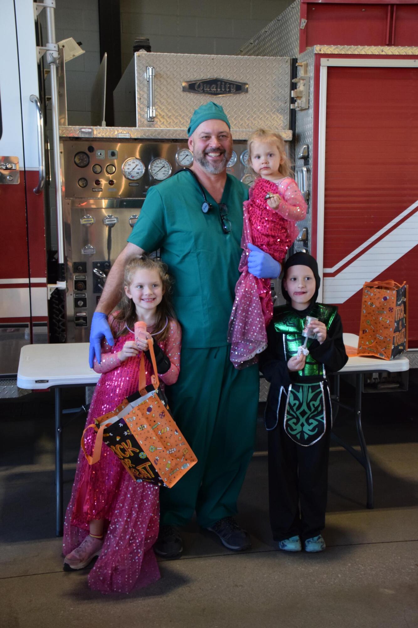 PHOTO BY LAURIE ANDERSON The Eiserer family takes a group photo by the fire t...