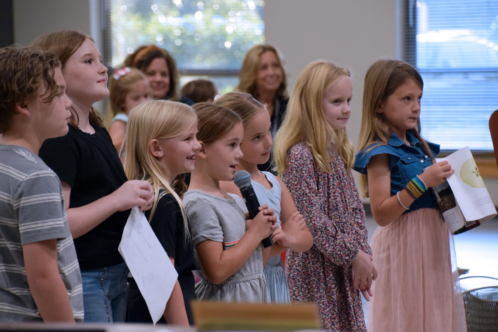 PHOTO BY LAURIE ANDERSON Students from Rooster Springs Elementary School pres...