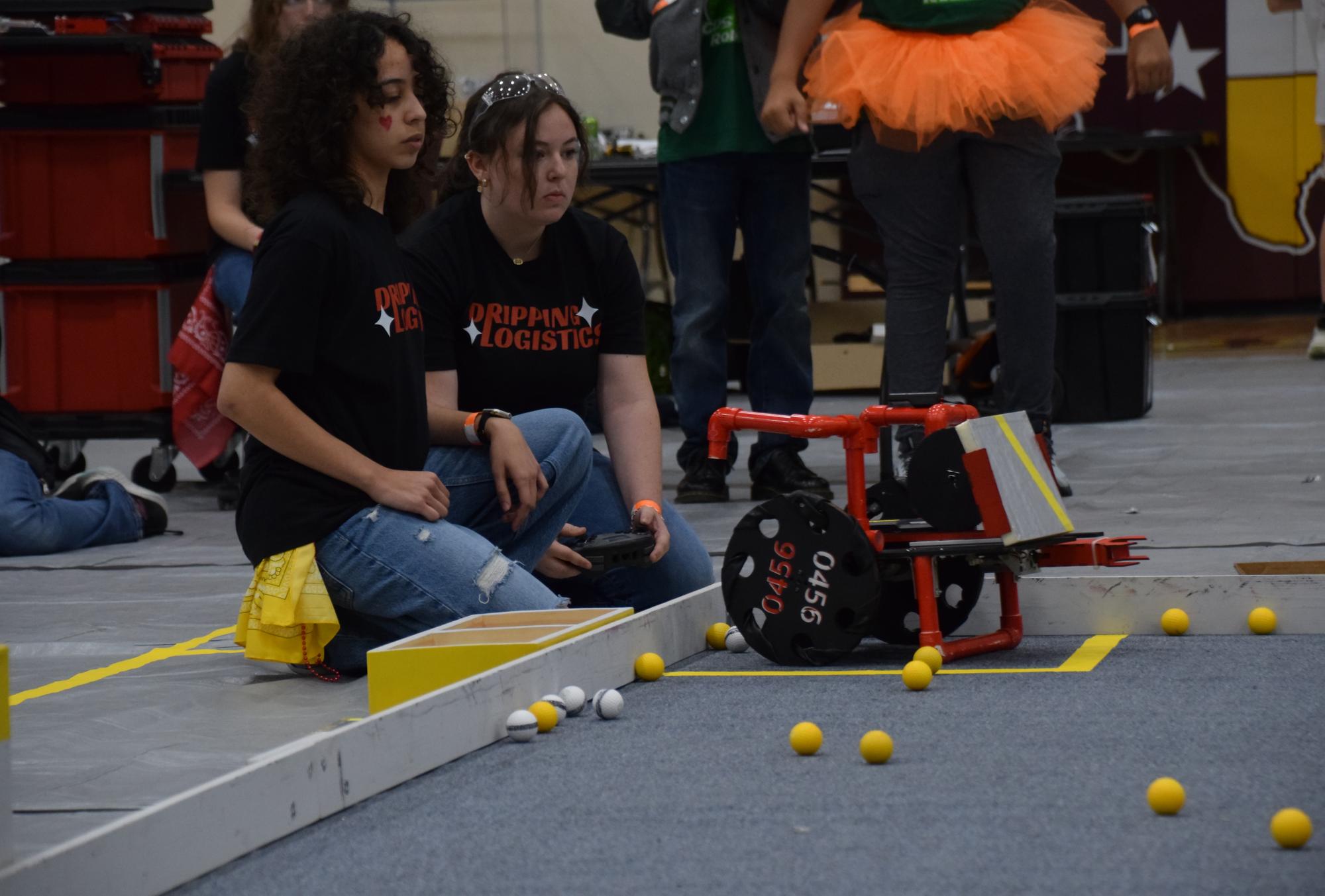 PHOTO BY LAURIE ANDERSON Team members focus on the challenge.
